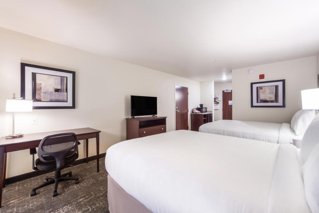 Cobblestone Inn & Suites-Fremont Ngoại thất bức ảnh