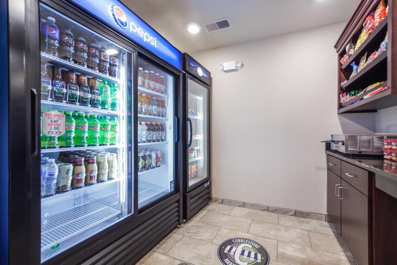 Cobblestone Inn & Suites-Fremont Ngoại thất bức ảnh