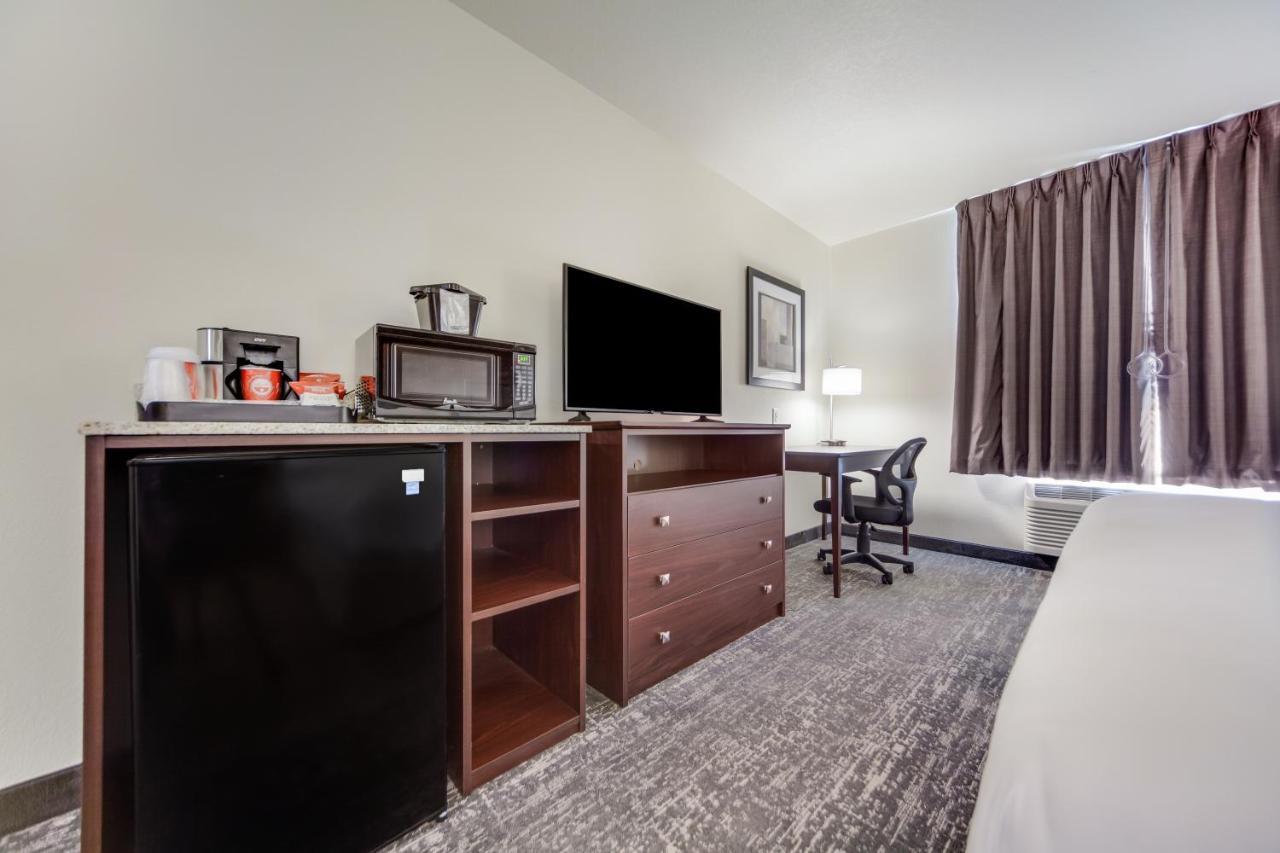 Cobblestone Inn & Suites-Fremont Ngoại thất bức ảnh