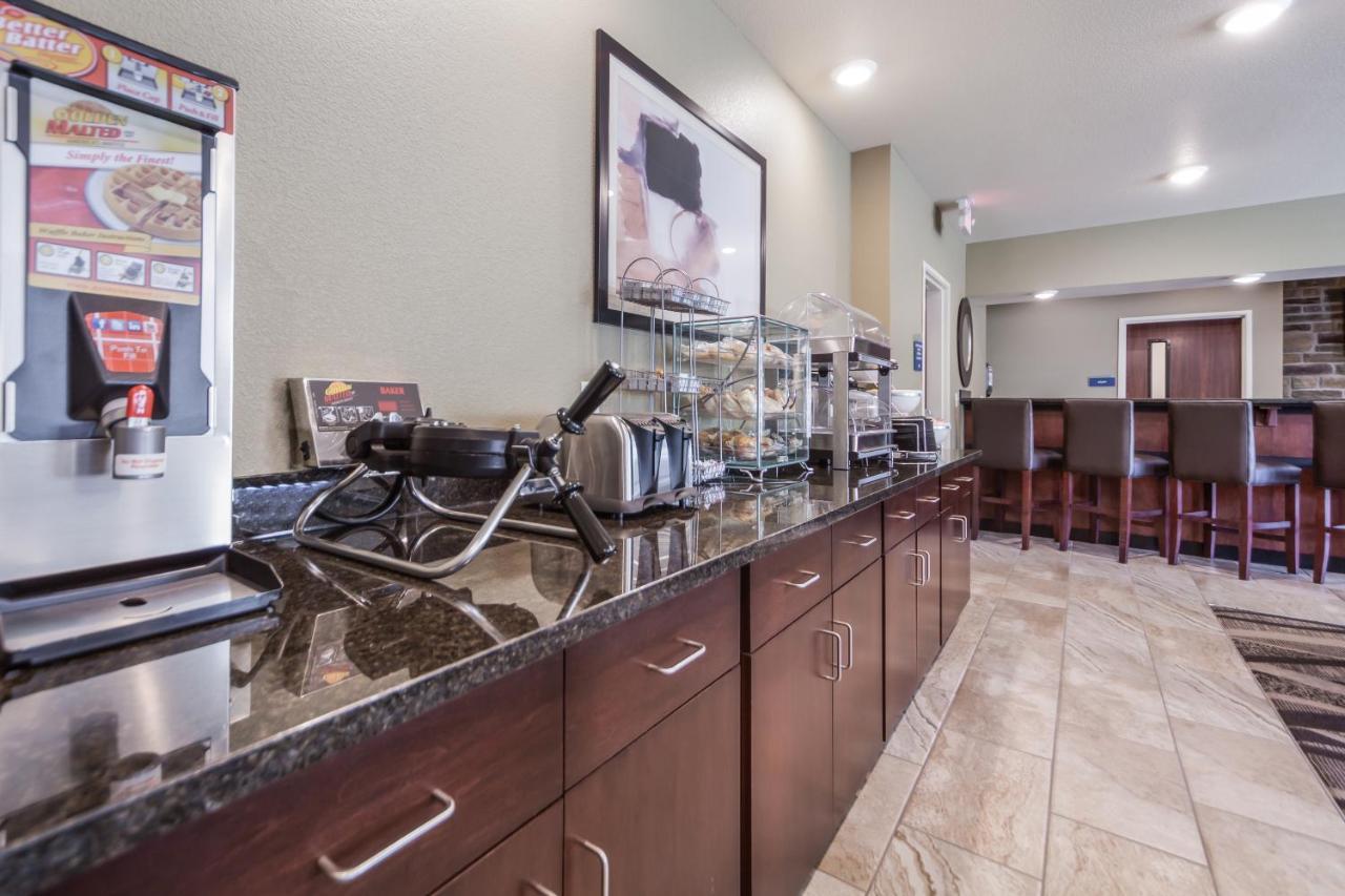 Cobblestone Inn & Suites-Fremont Ngoại thất bức ảnh