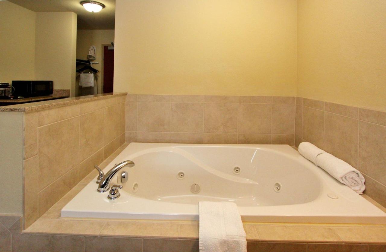 Cobblestone Inn & Suites-Fremont Ngoại thất bức ảnh